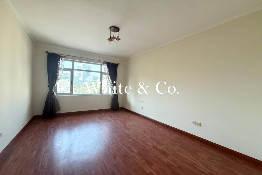 Ample Storage | Chiller Free | Vacant Now - Image 11