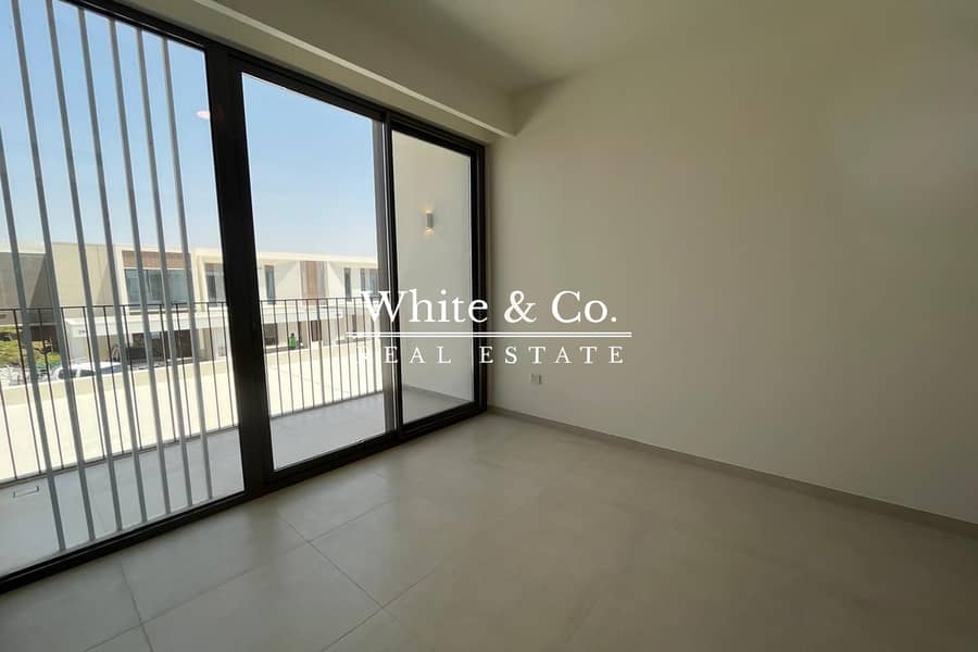 Park Facing | Brand New Unit | Landscaped - Image 17