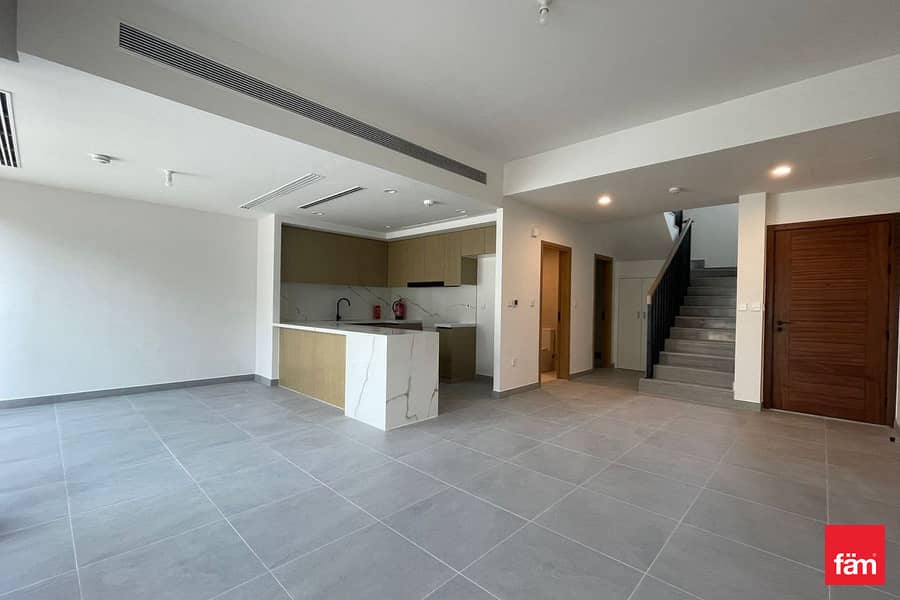 Brand New | Spacious Layout | Single Row | Vacant - Image 7