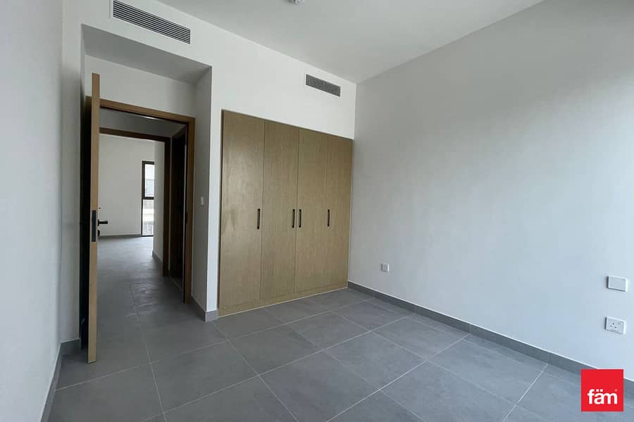Brand New | Spacious Layout | Single Row | Vacant - Image 8