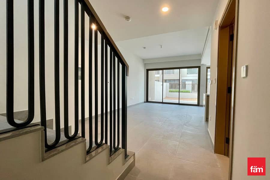 Brand New | Spacious Layout | Single Row | Vacant - Image 13