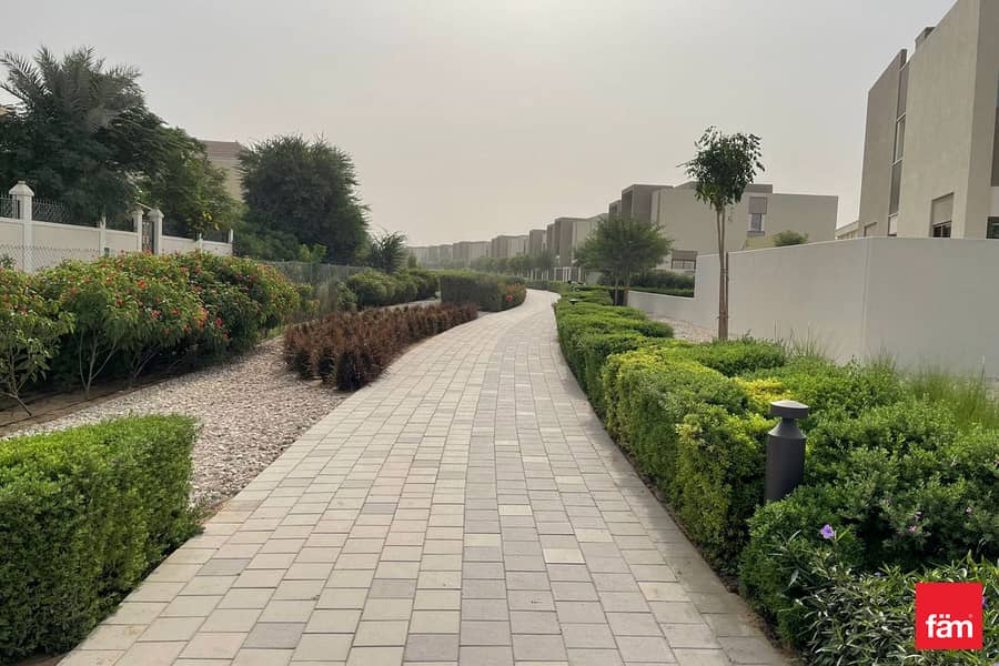 Brand New | Spacious Layout | Single Row | Vacant - Image 23