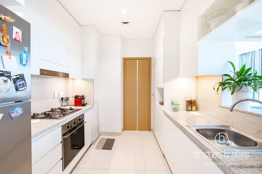 OPEN VIEW | HIGH FLOOR | SPACIOUS AND BRIGHT UNIT - Image 8