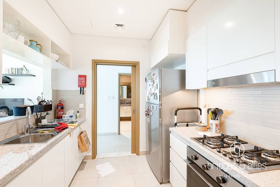 OPEN VIEW | HIGH FLOOR | SPACIOUS AND BRIGHT UNIT - Image 9