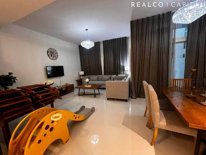 BRAND NEW MIDDLE UNIT FULLY FURNISHED