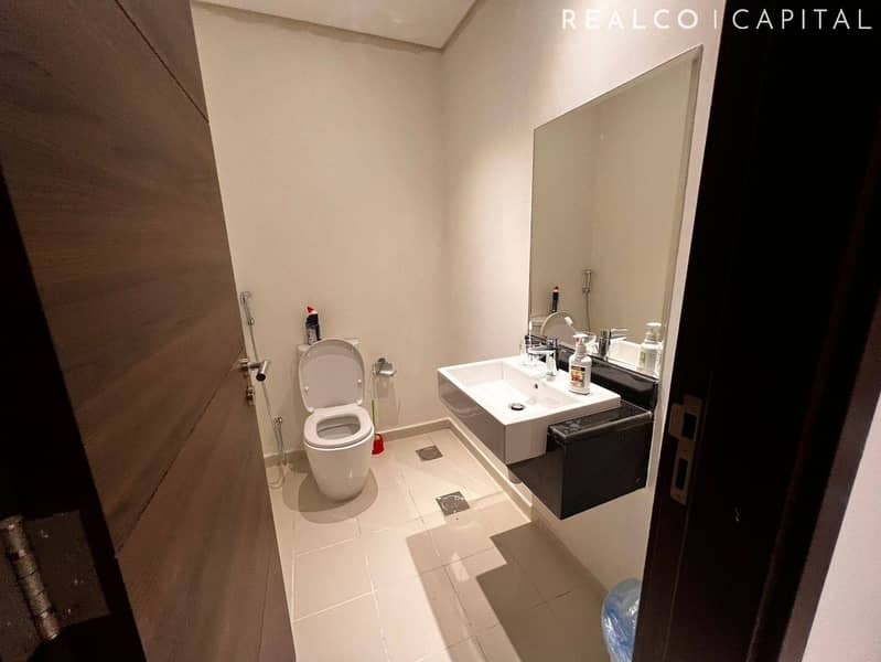 BRAND NEW MIDDLE UNIT FULLY FURNISHED