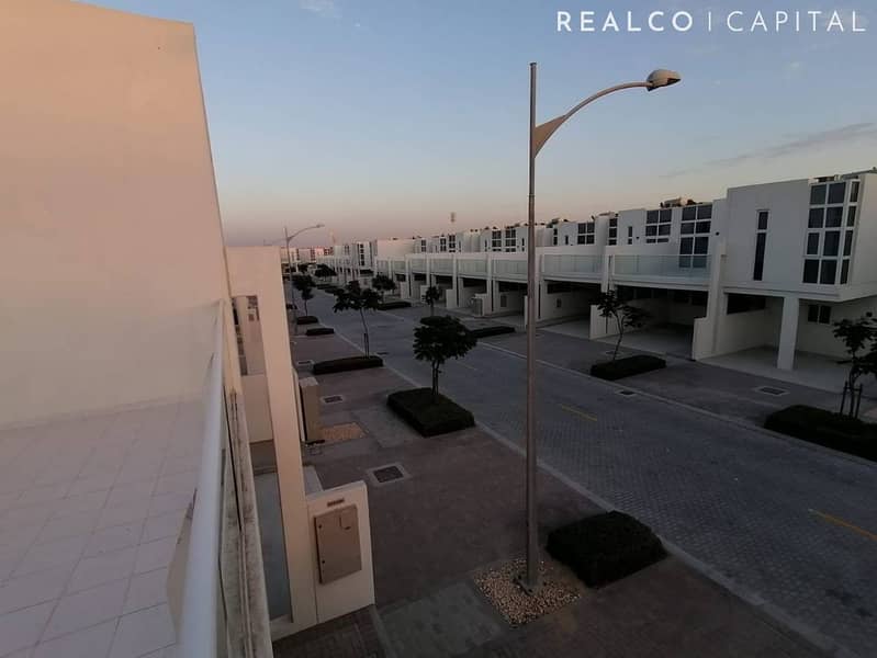 BRAND NEW MIDDLE UNIT FULLY FURNISHED - Image 20