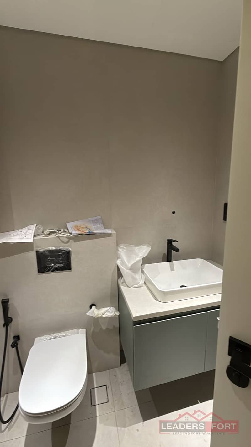 | UPGRADED UNIT | HIGH FLOOR | CLOSE TO METRO | - Image 12