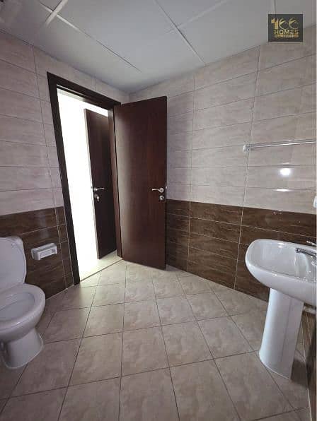 Huge Size | Closed Kitchen | Highly Maintained | High End Ameneties