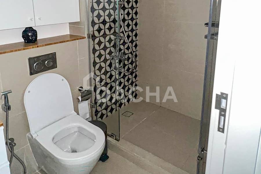 Fully Furnished | Burj Khalifa views | Vacant Soon - Image 12