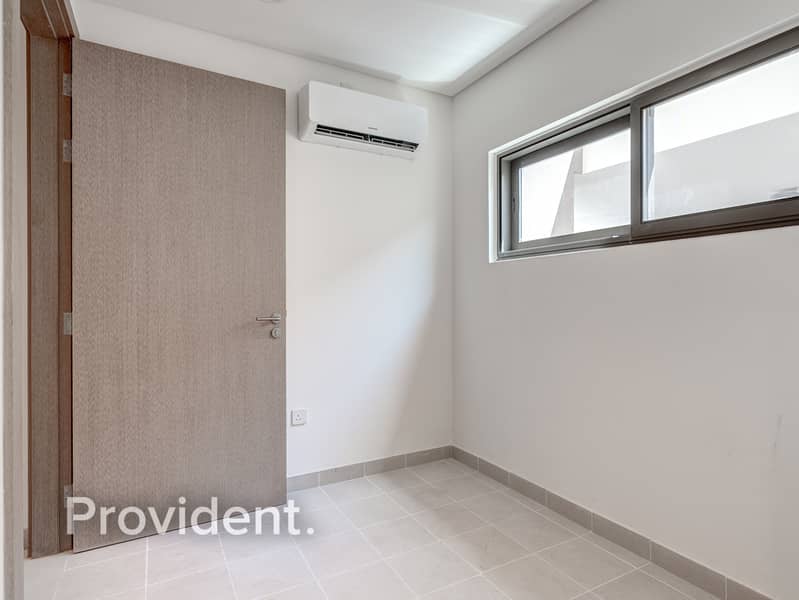 Best Price | Corner Unit | Spacious - Image 29