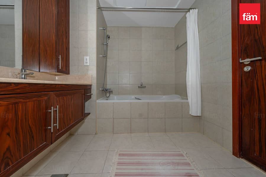 Luxury Living| Vacant Soon| Fully Furnished - Image 28