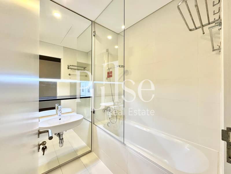 Spacious 2BR | DIFC and Sea Views | High Floor - Image 7