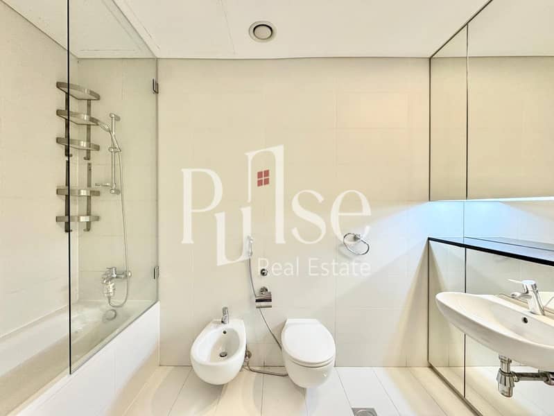Spacious 2BR | DIFC and Sea Views | High Floor - Image 11