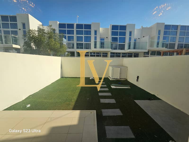 R2M11 | Closed Kitchen | Rented