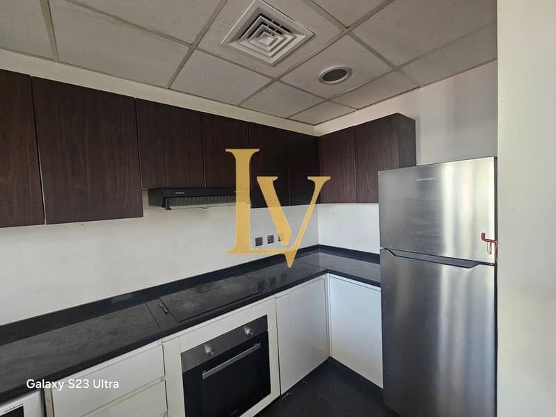 R2M11 | Closed Kitchen | Rented - Image 6