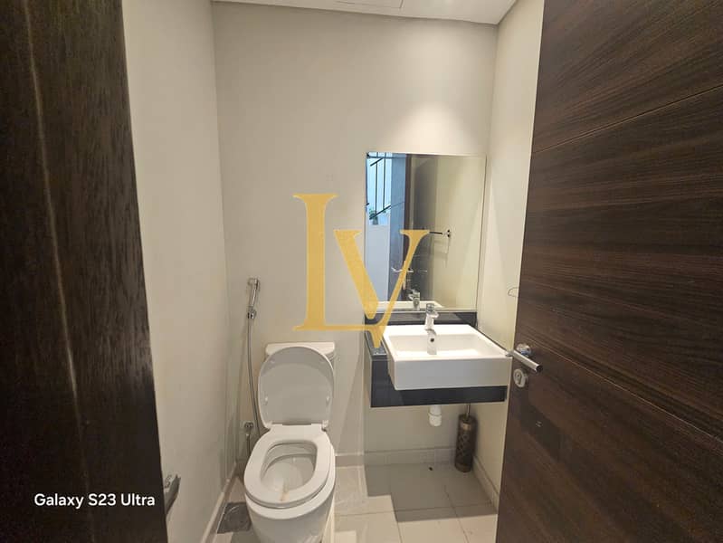 R2M11 | Closed Kitchen | Rented - Image 12