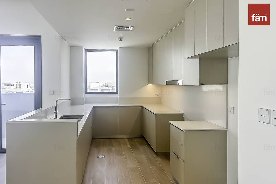 BRAND NEW I VACANT I LAGOON ACCESS