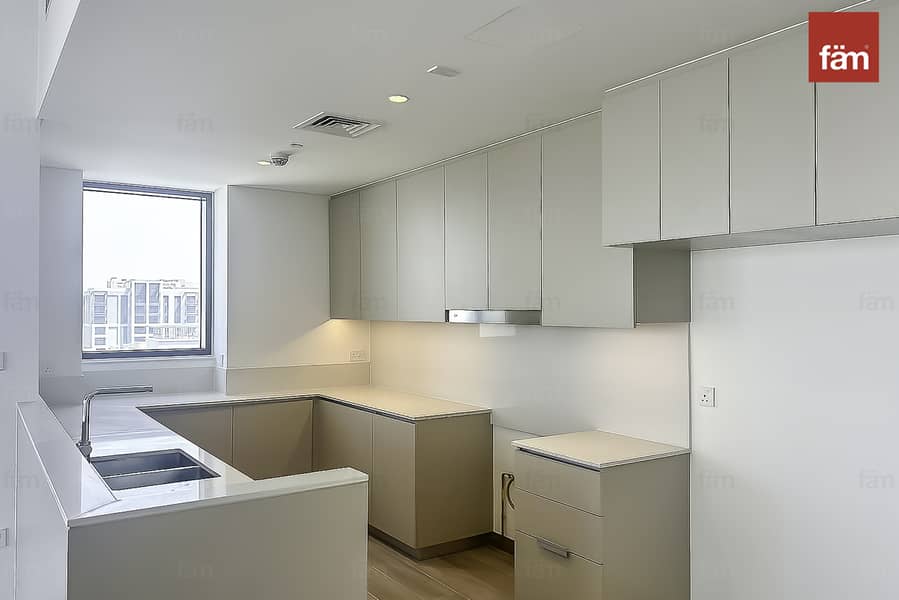 BRAND NEW I VACANT I LAGOON ACCESS