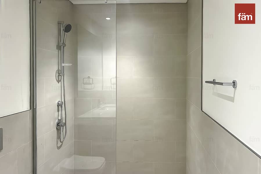 BRAND NEW I VACANT I LAGOON ACCESS - Image 10