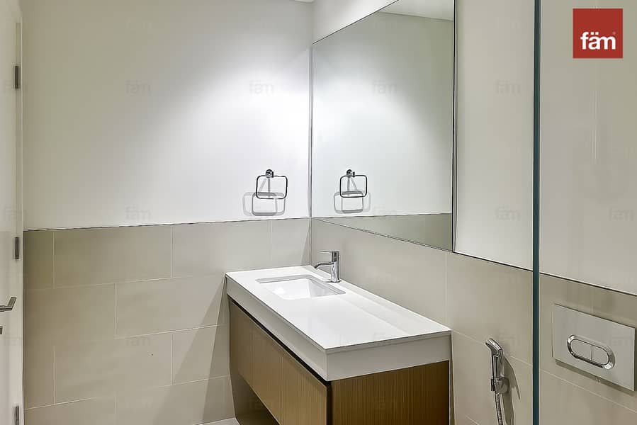 BRAND NEW I VACANT I LAGOON ACCESS - Image 11