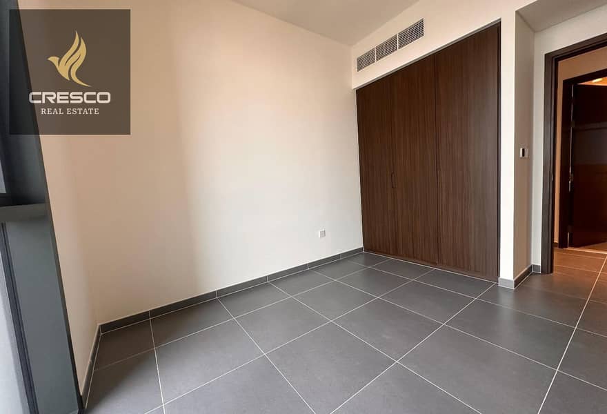 Elegant Unit | Creek Views | Prime Location - Image 7