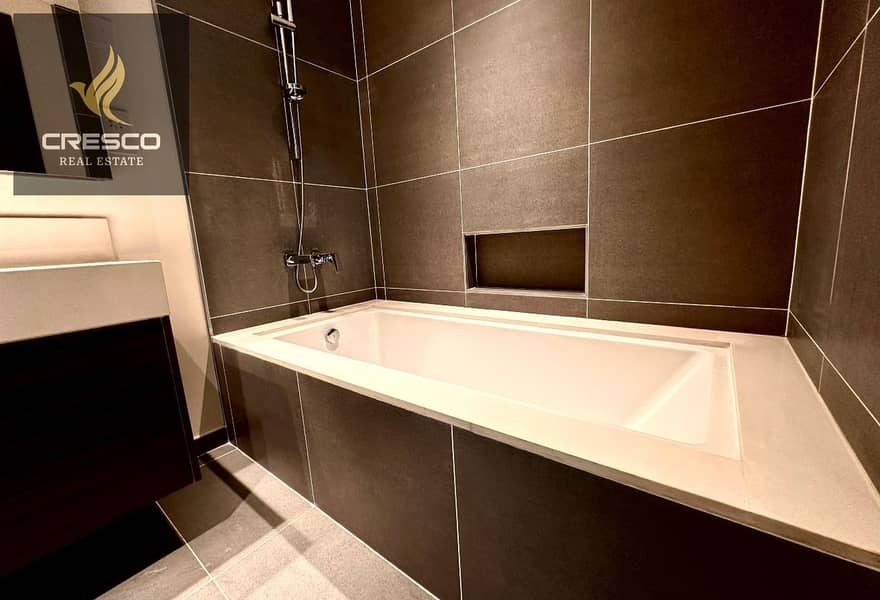 Elegant Unit | Creek Views | Prime Location - Image 16