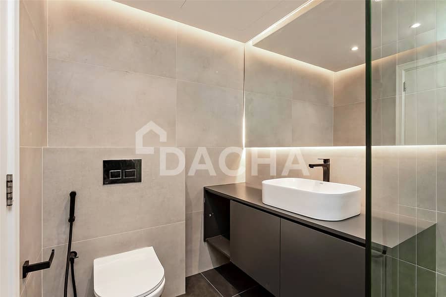 Upgraded | Canal View | Newley Furnished - Image 12