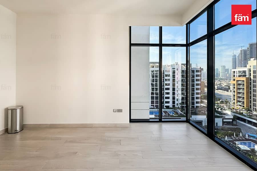 Bright Studio with Appliances. Chiller Free