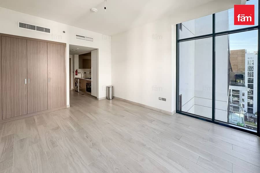 Bright Studio with Appliances. Chiller Free