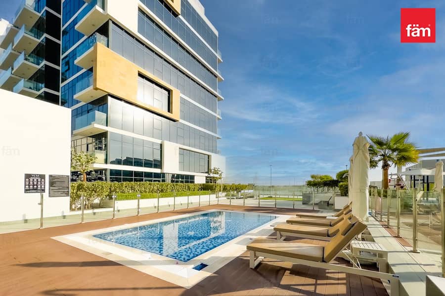 Bright Studio with Appliances. Chiller Free