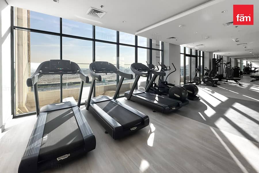 Bright Studio with Appliances. Chiller Free - Image 6