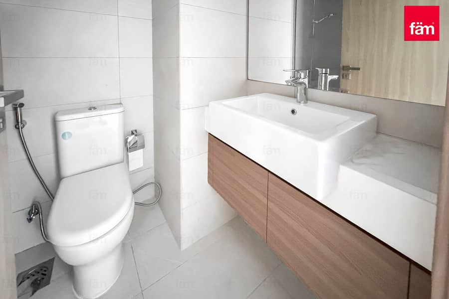 Bright Studio with Appliances. Chiller Free - Image 12