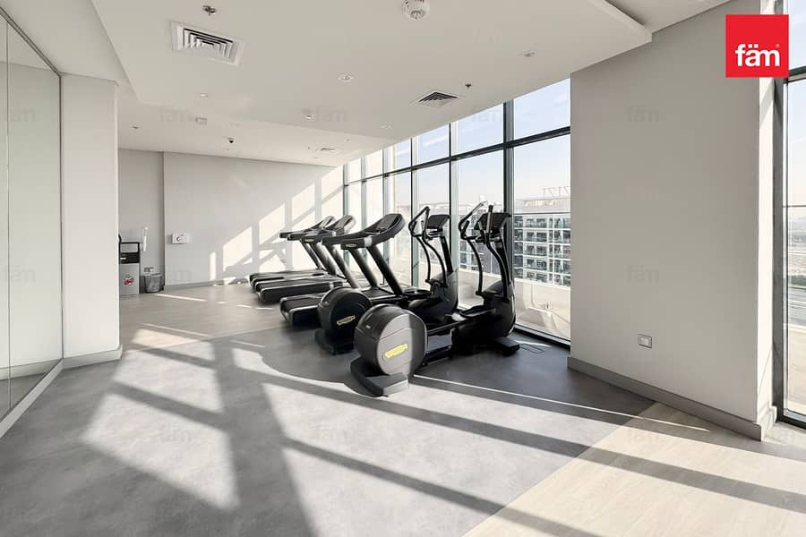 Bright Studio with Appliances. Chiller Free - Image 14