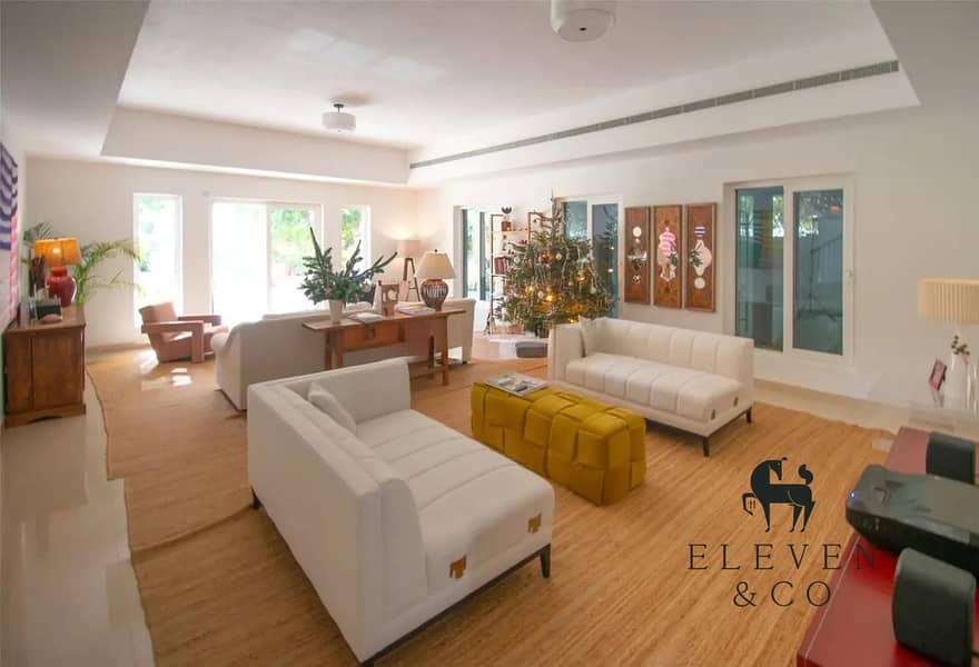 Corner | Upgraded & Extended | Super Location