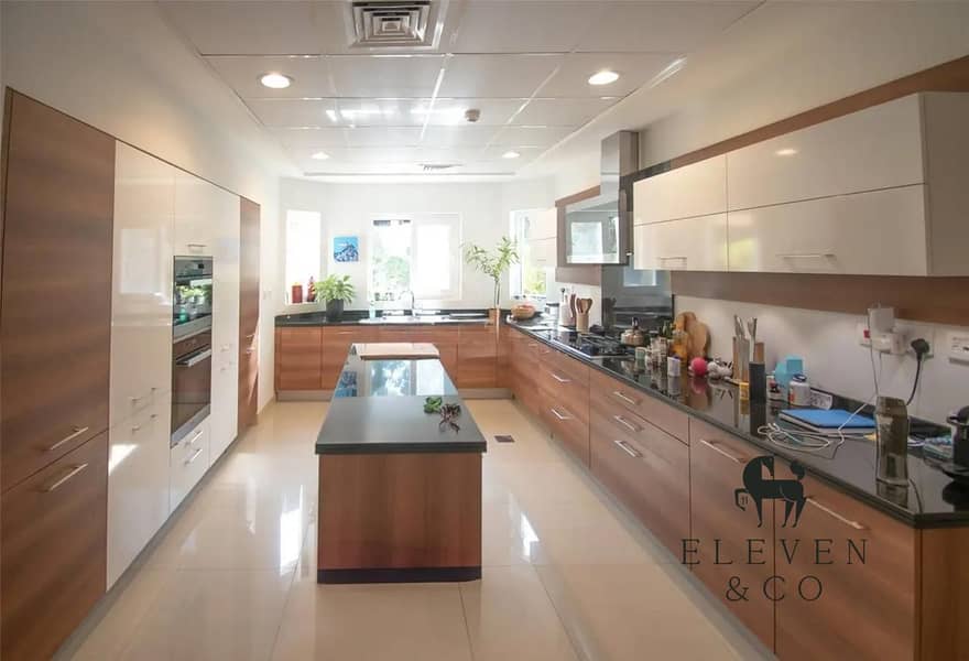 Corner | Upgraded & Extended | Super Location - Image 8