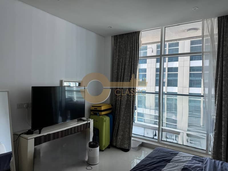 PRIME LOCATION | OPEN KITCHEN | SPACIOUS LAYOUT