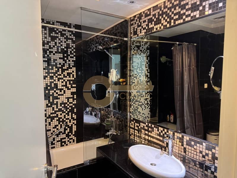 PRIME LOCATION | OPEN KITCHEN | SPACIOUS LAYOUT - Image 11