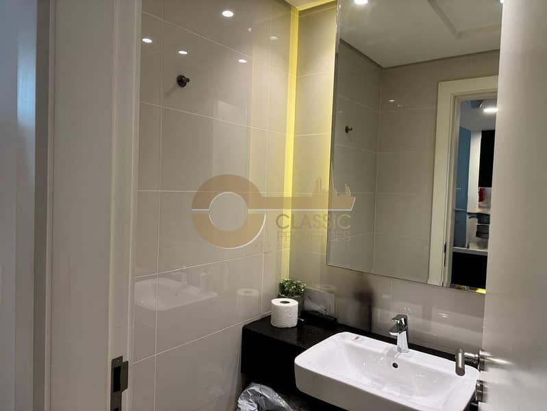 PRIME LOCATION | OPEN KITCHEN | SPACIOUS LAYOUT - Image 12