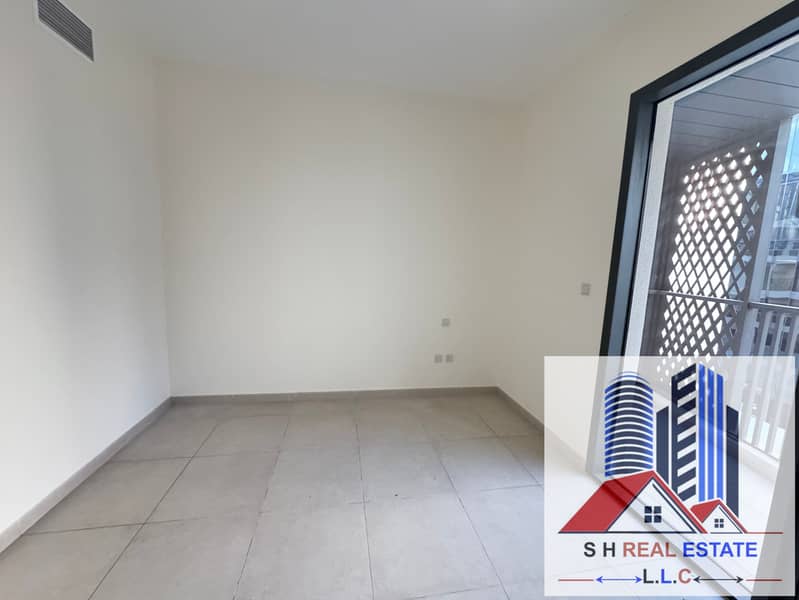 Spacious apartment pool view - Image 7