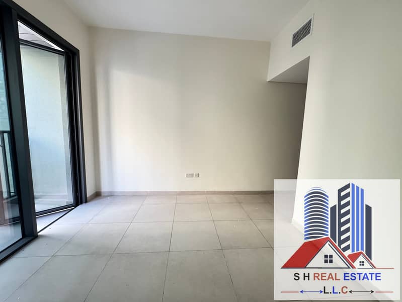 Spacious apartment pool view - Image 9