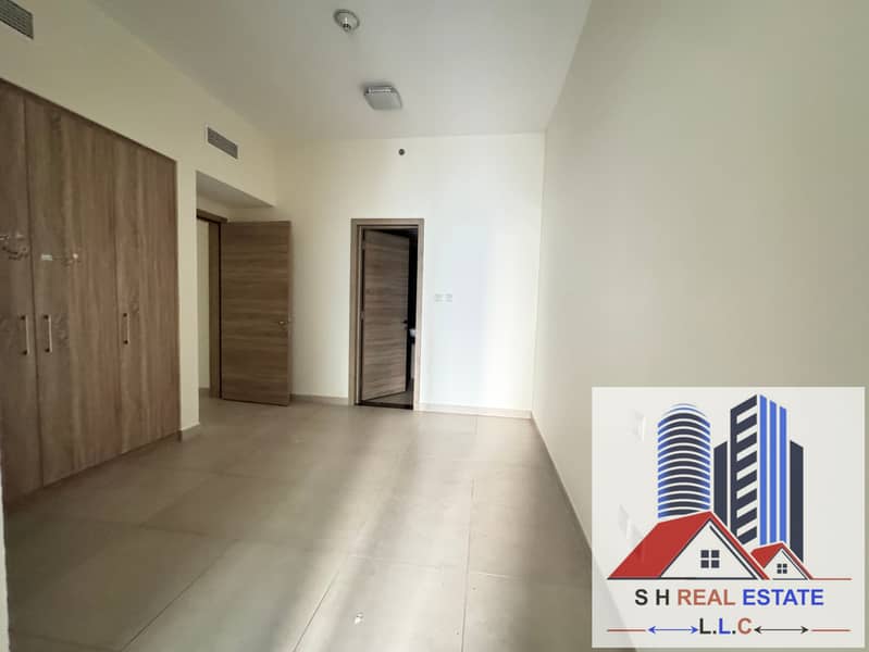 Spacious apartment pool view - Image 11