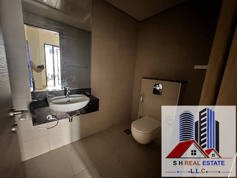 Spacious apartment pool view - Image 13