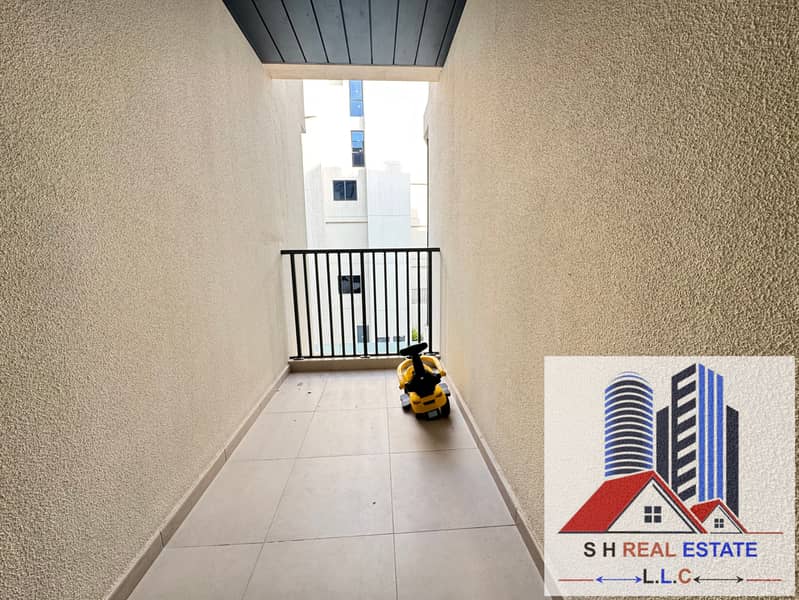 Spacious apartment pool view - Image 14