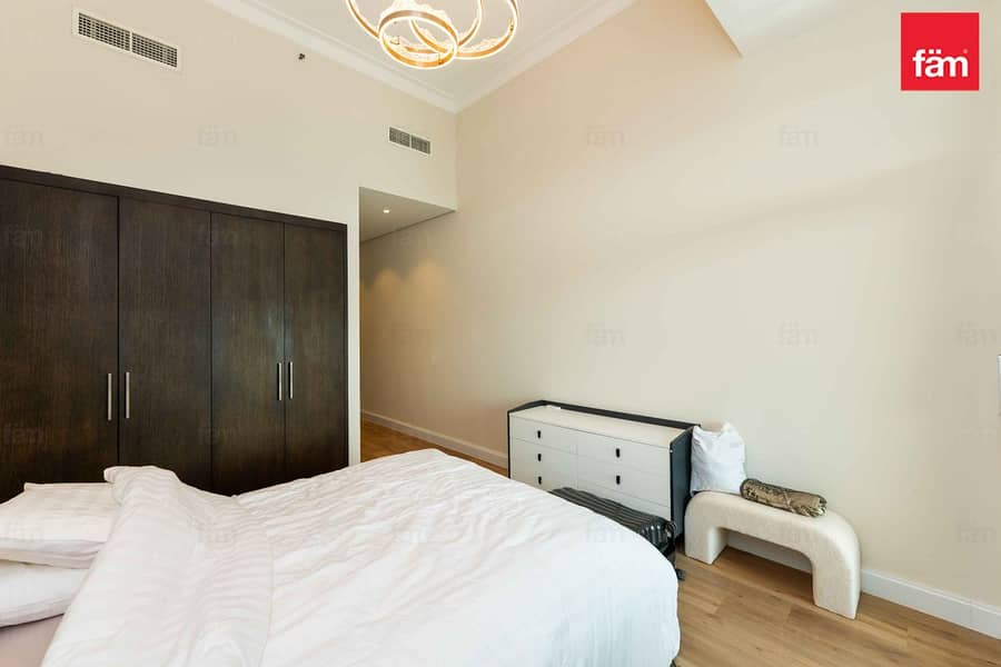 Full Yacht & Marina Club View | Full Skyline View - Image 15