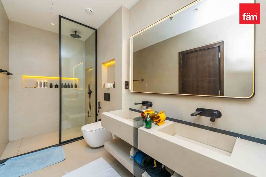 Full Yacht & Marina Club View | Full Skyline View - Image 22