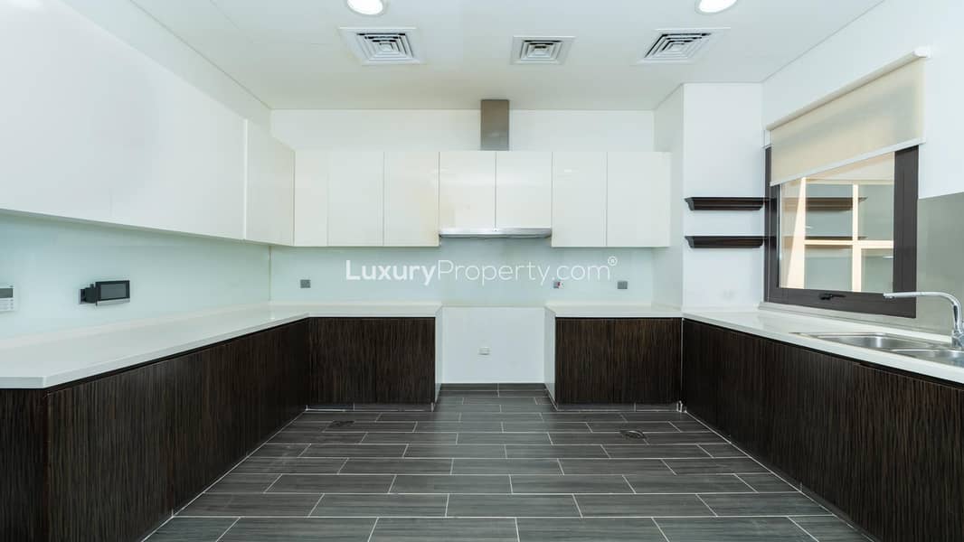 Luxury | Vacant | 6 Bed | Golf Course View - Image 10