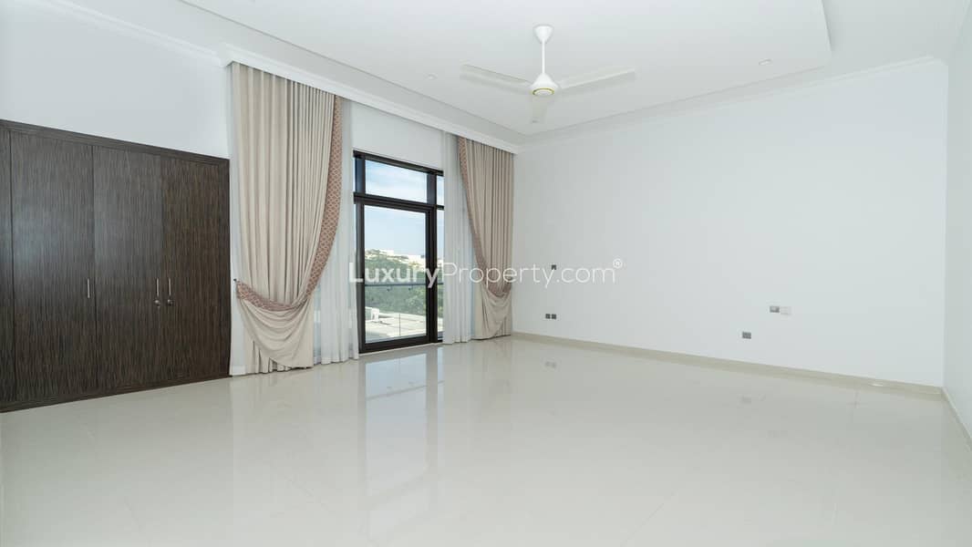 Luxury | Vacant | 6 Bed | Golf Course View - Image 13