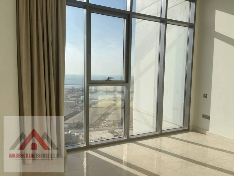 BREEZY I LIGHT AND BEAUTIFULLY MODERN