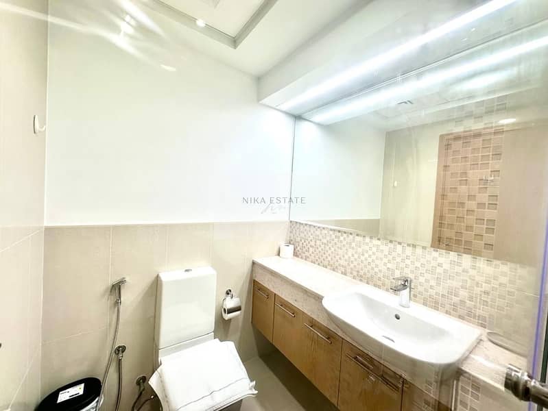 Downtown Panorama | Burj Khalifa View | Furnished - Image 12